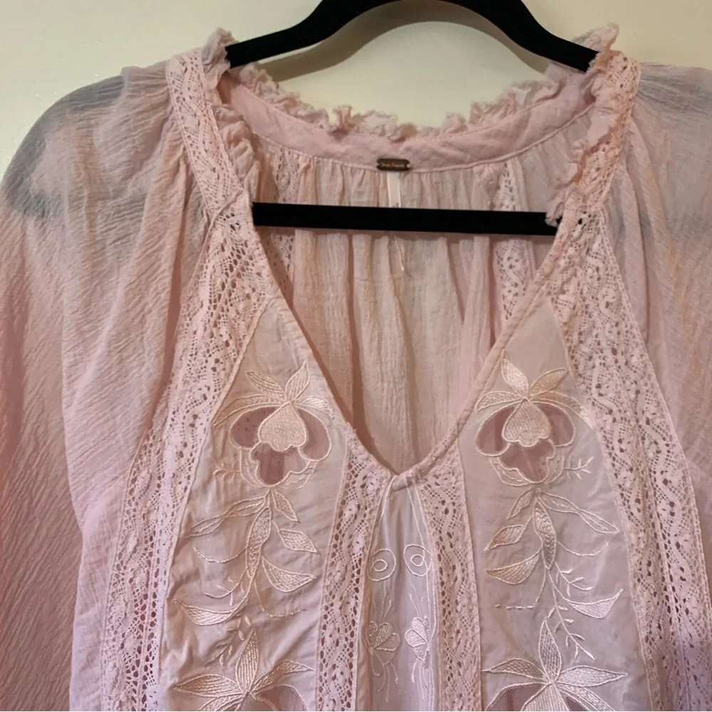 - Free People Silvan Embroidered Light Pink Floral Pullover Blouse Size